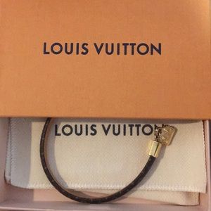 ALMA BRACELET
M6220E